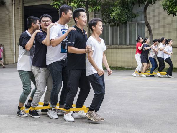 達(dá)森運動會巨人腳步比賽
